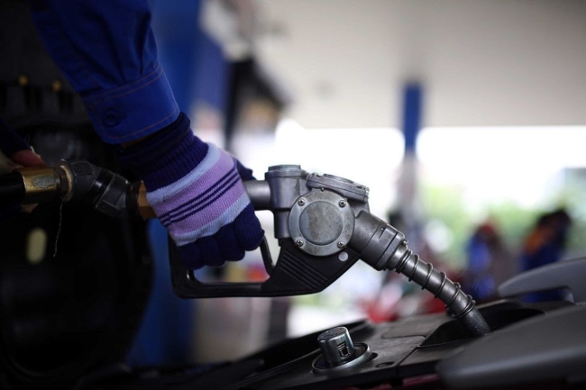 Giá xăng dầu ảnh hưởng đến phí giao hàng thu tiền hộ 