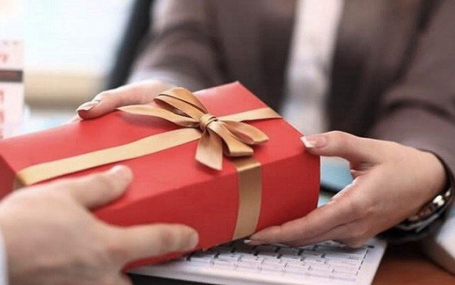 Xu hướng tặng quà online bằng dịch vụ chuyển phát quà tặng